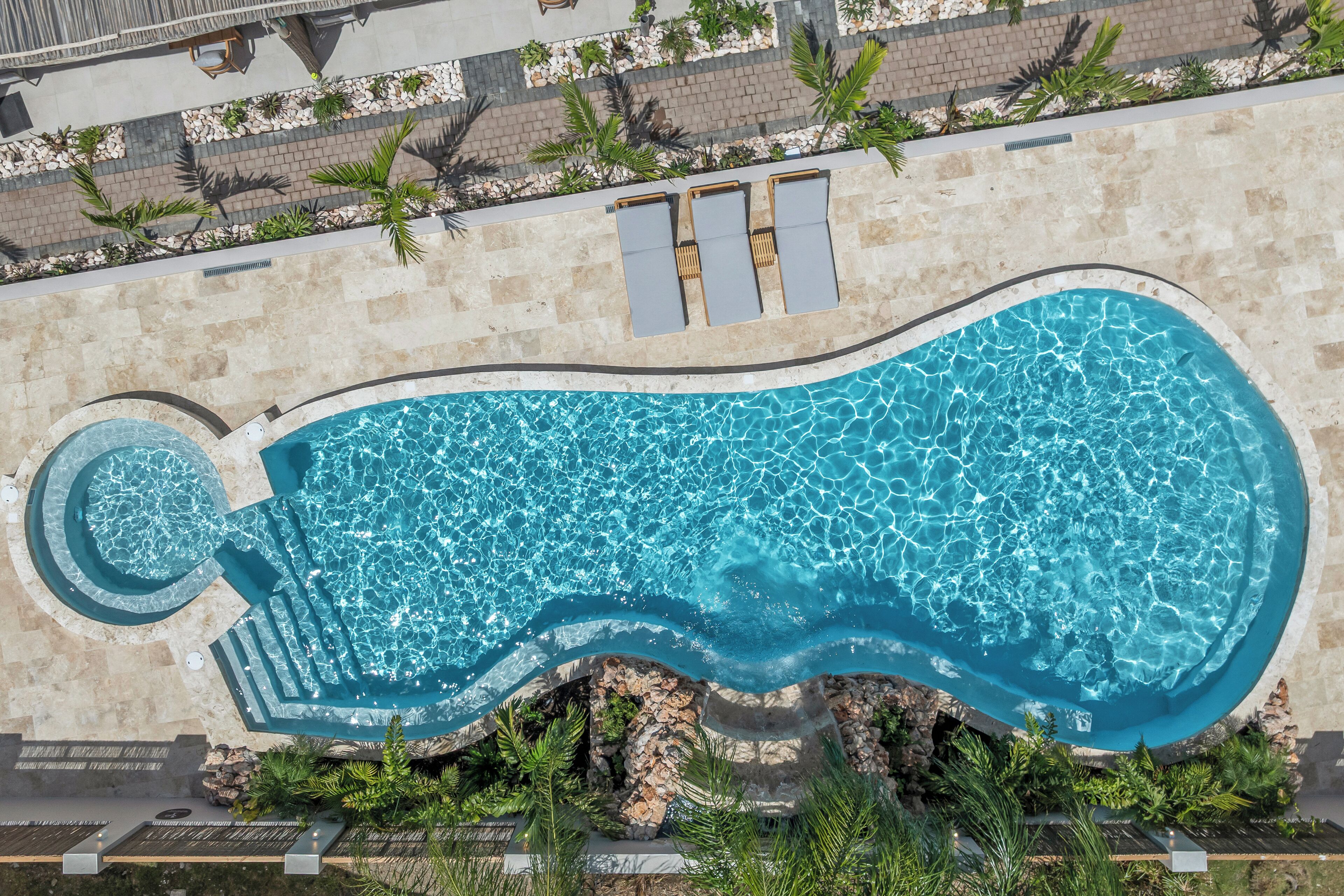 Outdoor pool, free cabanas, pool umbrellas