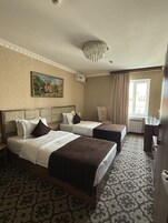 Caja de seguridad en la habitación, escritorio y wifi gratis 