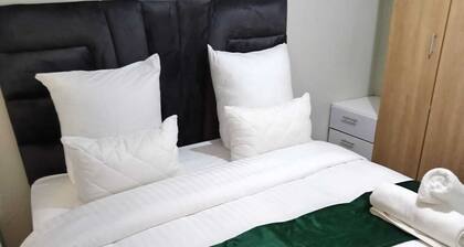 Self Catering 1-bedroom apartment in wonderful Johannesburg South with WiFi, AC
