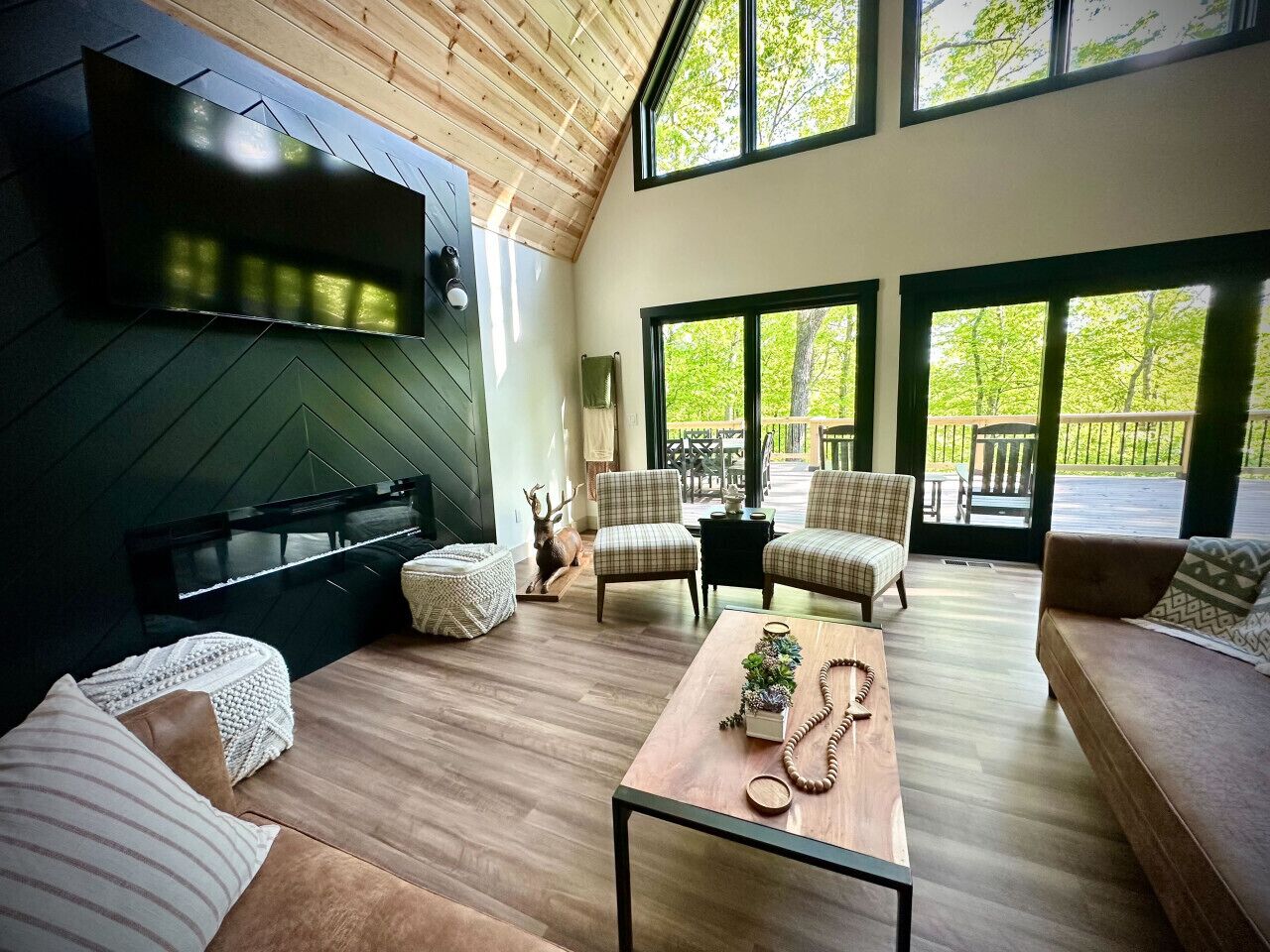 Smart-TV, peis og bøker