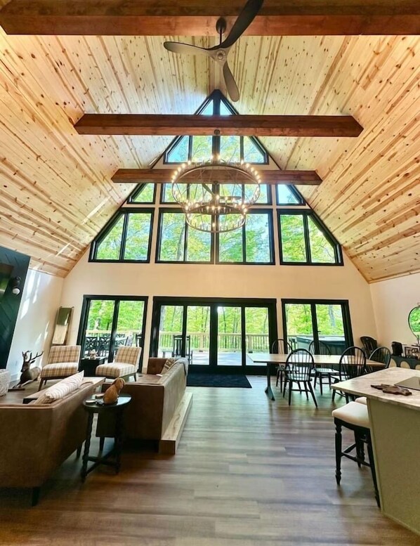Interior - Rising Moon Ridge (Nashville)
