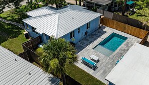 Piscina all'aperto, una piscina riscaldata