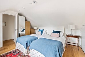 2 bedrooms, desk, iron/ironing board, free WiFi
