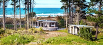 Mahanga Dunes Retreat - Mahia Holiday Home