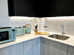 Refrigerador, microondas, horno, lavavajillas