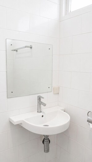 Deluxe Double Room | Bathroom