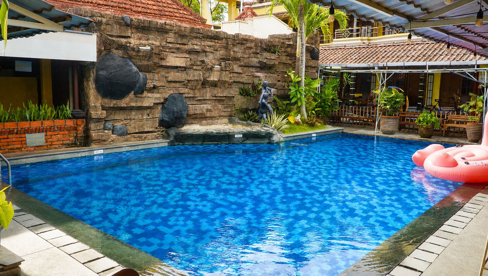 Kolam renang outdoor