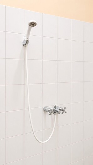 Superior Room | Bathroom | Shower, free toiletries, towels - Ruba Grha (Yogyakarta)