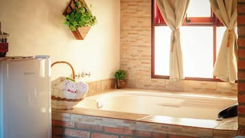 Deluxe Chalet, Mountain View | Private spa tub