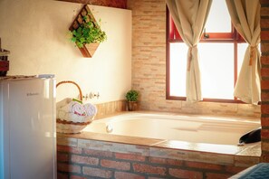Deluxe Chalet, Mountain View | Private spa tub