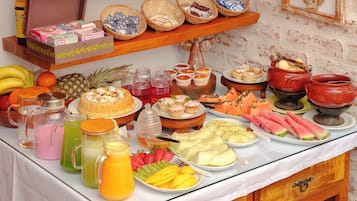 Sudah termasuk sarapan ambil sendiri setiap hari