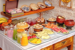 Desayuno autoservicio gratuito y diario
