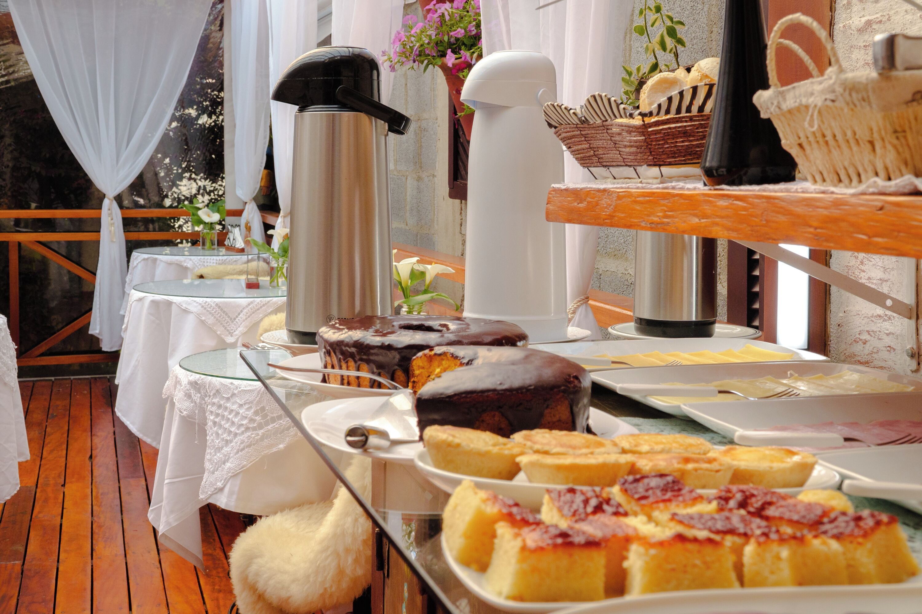 Café da manhã self-service grátis todos os dias