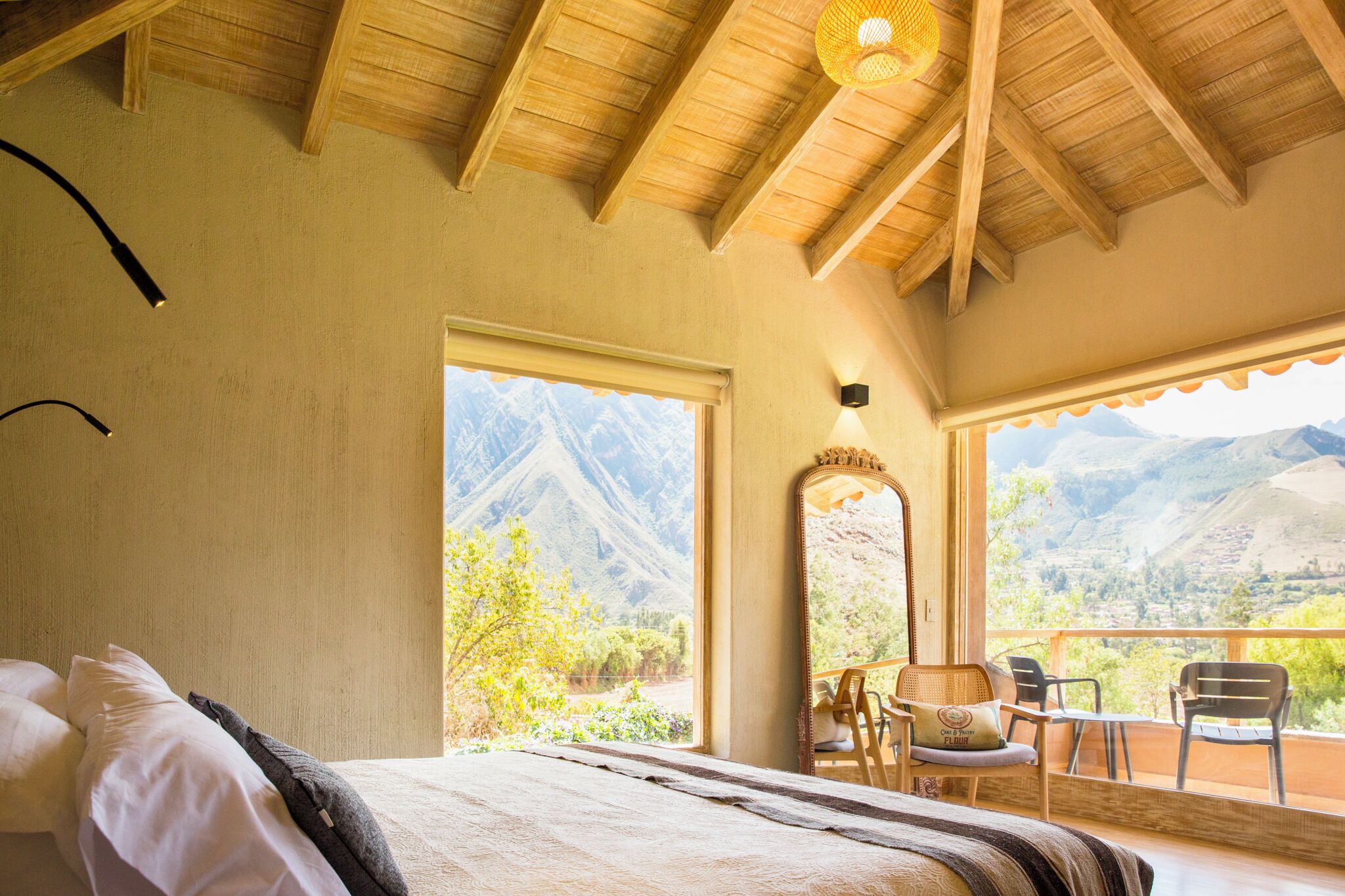 4 habitaciones, tabla de planchar con plancha, wifi y ropa de cama 