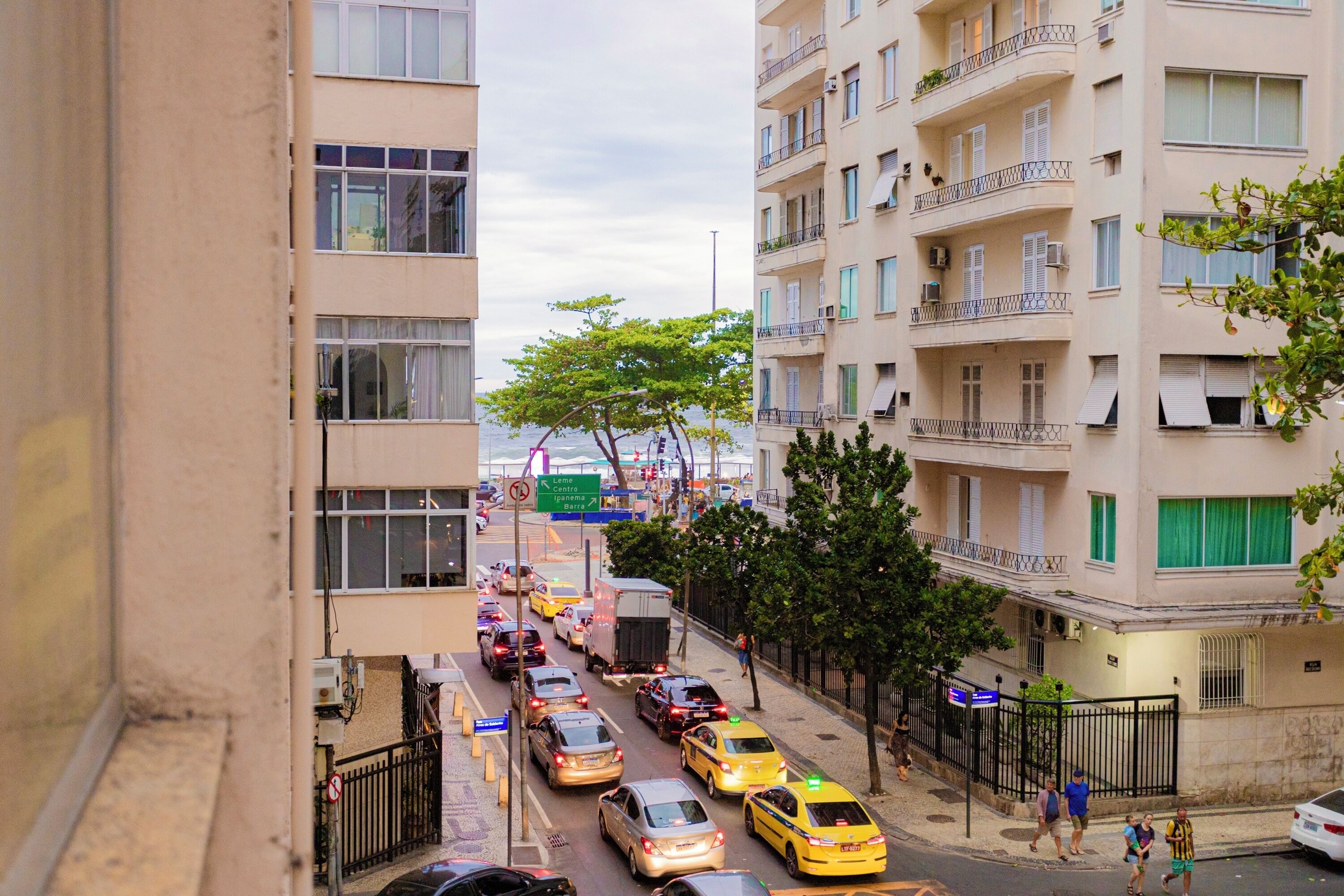 Konaklama yerinden şehir manzarası