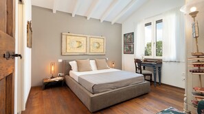 2 slaapkamers, een strijkplank/strijkijzer, gratis wifi, beddengoed