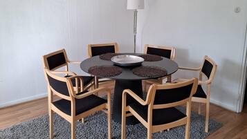 Comfort Apartment, 3 Bedrooms, Courtyard View | 3 bedrooms, iron/ironing board, free WiFi, bed sheets