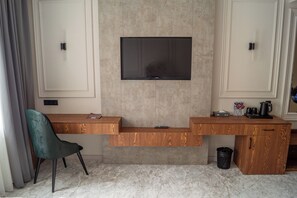 Caja de seguridad en la habitación, escritorio y wifi gratis 