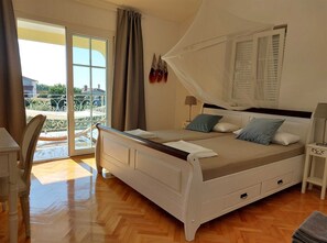 4 chambres, fer et planche à repasser, Wi-Fi gratuit, draps fournis