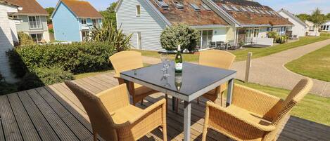 รับประทานอาหารกลางแจ้ง