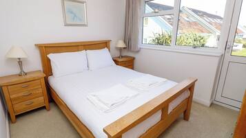 2 dormitoris, decoració individual i mobiliari individual