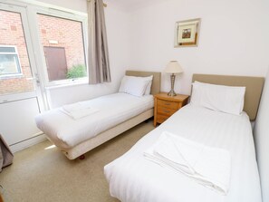 2 Schlafzimmer, individuell dekoriert, individuell eingerichtet