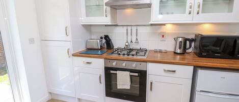 Batterie de cuisine, vaisselle et ustensiles