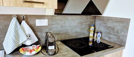 Réfrigérateur, micro-ondes, four, lave-vaisselle