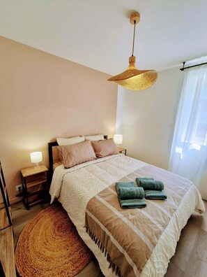 2 室のベッドルーム、インターネット、ベッドシーツ