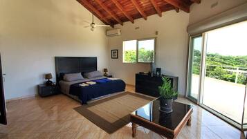 5 bedrooms, desk, iron/ironing board, travel crib