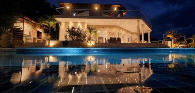 Central Villa, big spaces, 180° Seaview with infinite Pool con hot Jacuzzi