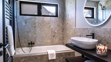 Villa | Bathroom