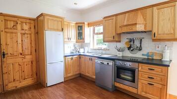 Dishwasher, cookware/dishes/utensils