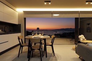 Appartamento, balcone, vista mare | Cucina privata | Frigorifero con congelatore, forno, lavastoviglie