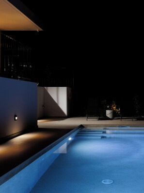 Outdoor pool, pool loungers