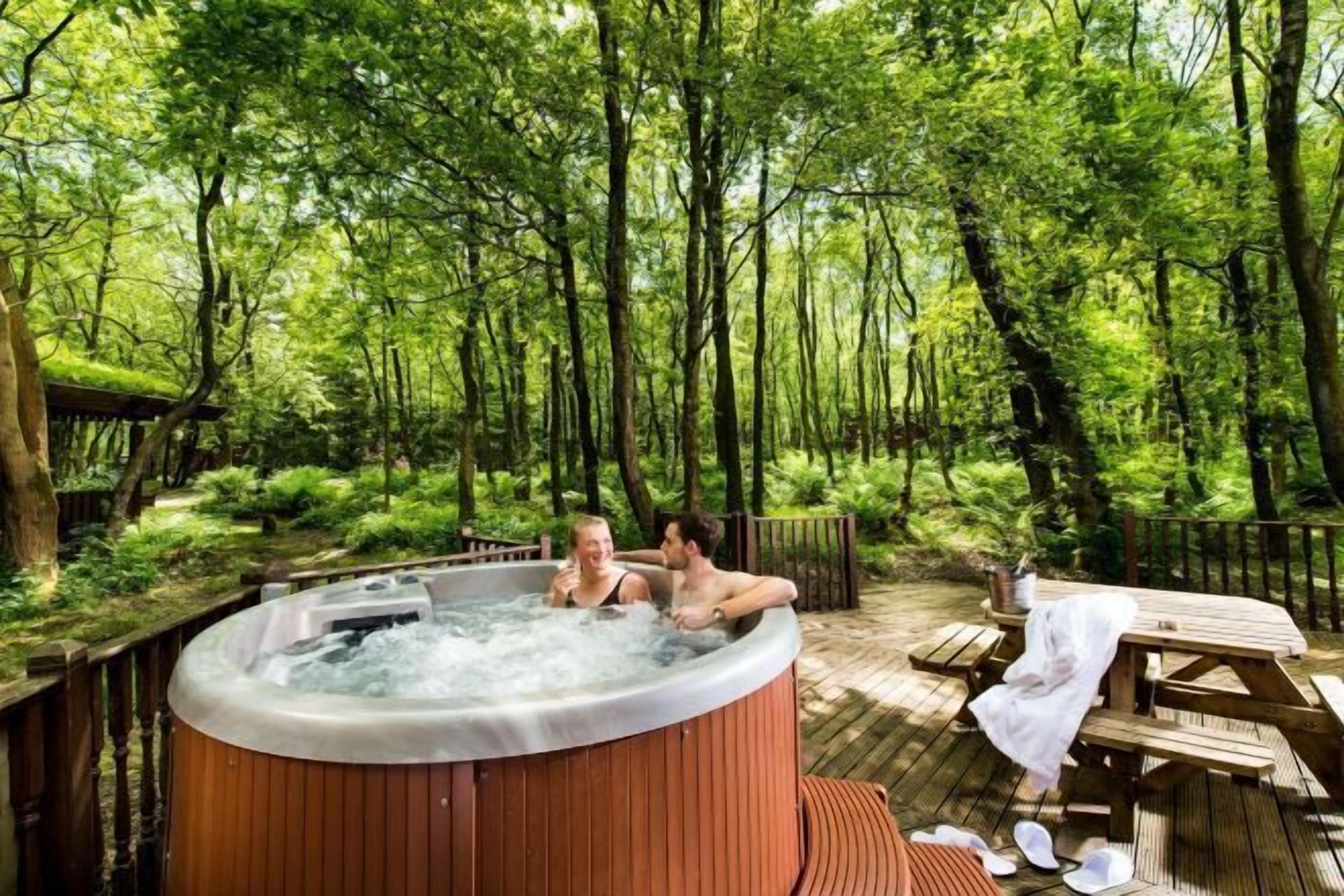 Outdoor spa tub