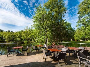Terrace/patio - Chevin Country Park Hotel (Otley)