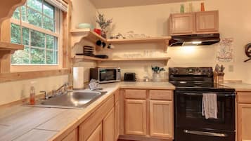 Microwave, oven, stovetop, coffee/tea maker