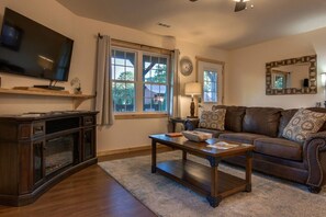 TV, fireplace