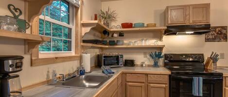 Fridge, microwave, oven, coffee/tea maker