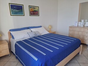 2 bedrooms, iron/ironing board, travel crib, free WiFi