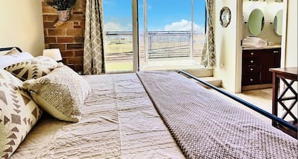 Amazing Waterfront Getaway! Breathtaking Sunsets!