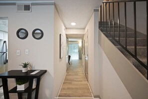 Interior - King Bed, 5 min walk Truist Park | The Battery (Smyrna)