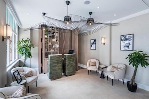 Unclassified image, 4 of 33, button - Sloane Place (London)