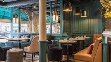 Bar (in der Unterkunft)