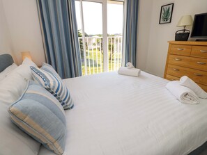 3 bedrooms, individually decorated, individually furnished, free WiFi - Whitfield P1 (Yarmouth)