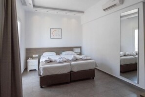 Cots/infant beds