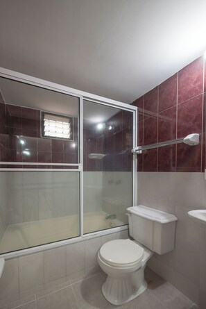 Dusche, Handtücher, Seife, Toilettenpapier