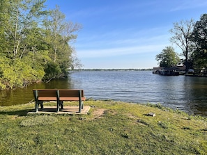 Property grounds - Island Time on Seminole, firepit, golf cart, Boat for rent (Huntsville)
