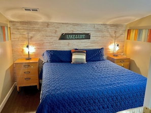 2 bedrooms, desk, iron/ironing board, free WiFi - Island Time on Seminole, firepit, golf cart, Boat for rent (Huntsville)